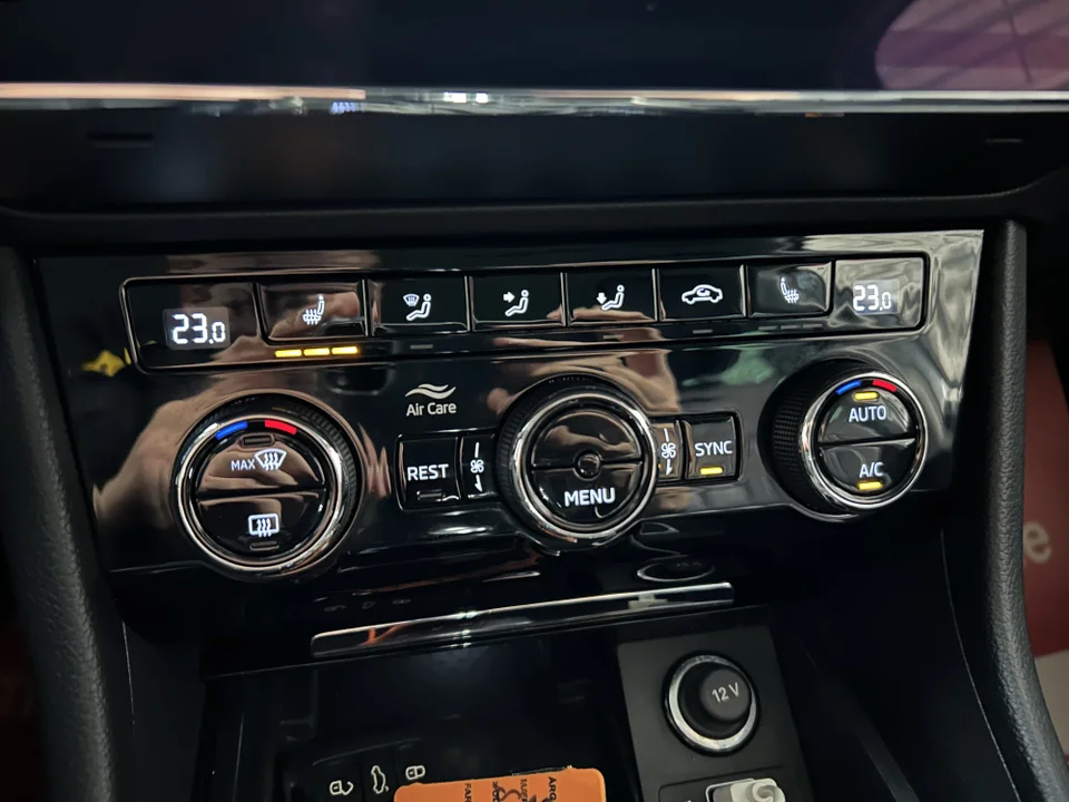 Skoda Superb 2,0 TDi 150 Style Combi DSG 5d