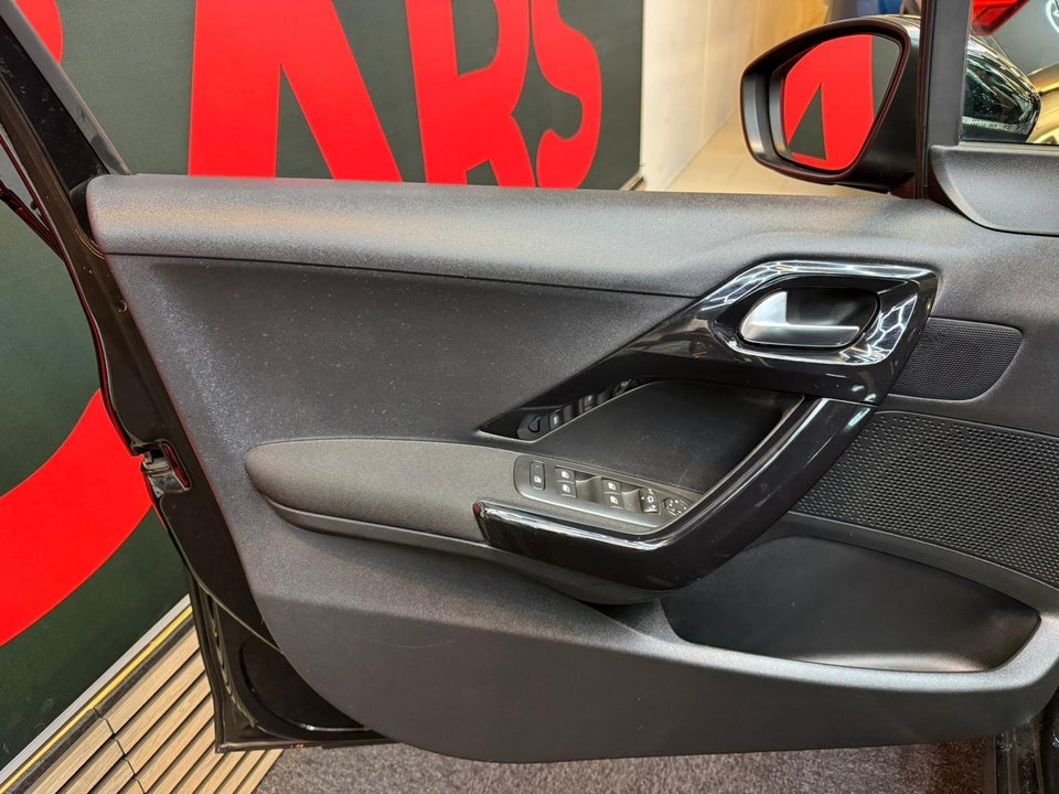 Peugeot 208 1,2 PureTech 82 Allure Sky 5d