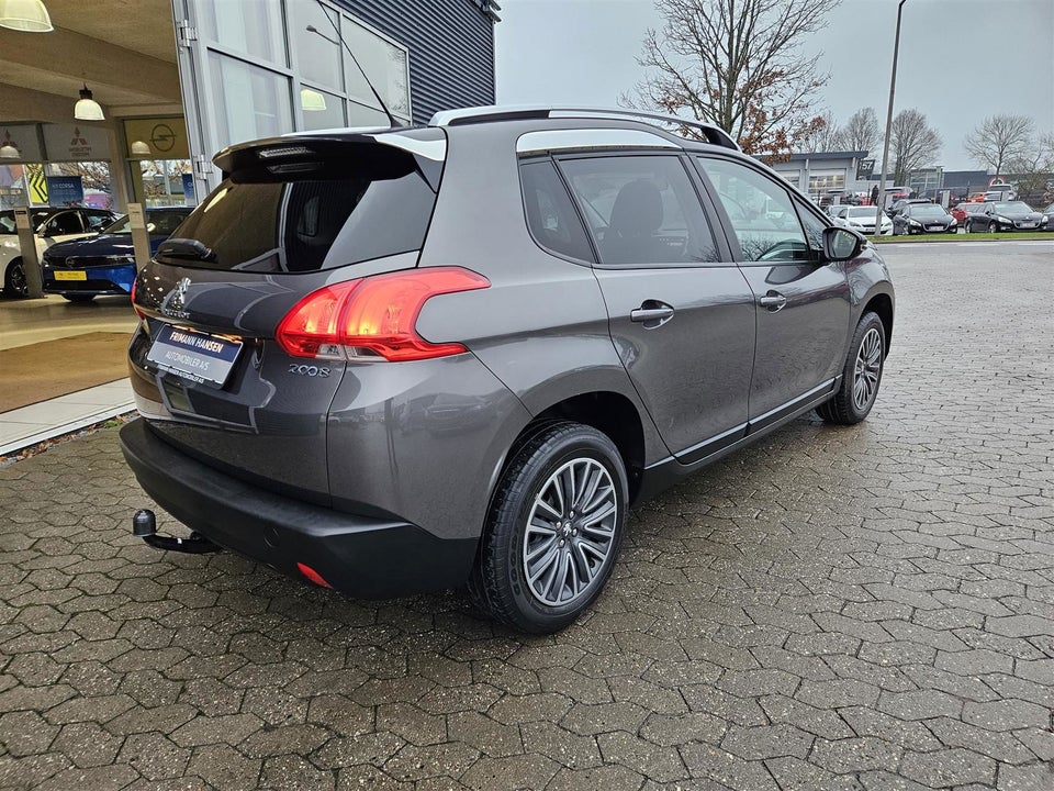 Peugeot 2008 1,2 VTi 82 Plus 5d