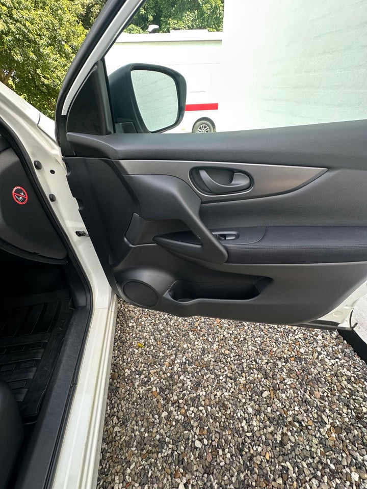 Nissan Qashqai 1,6 Dig-T 163 Visia 5d