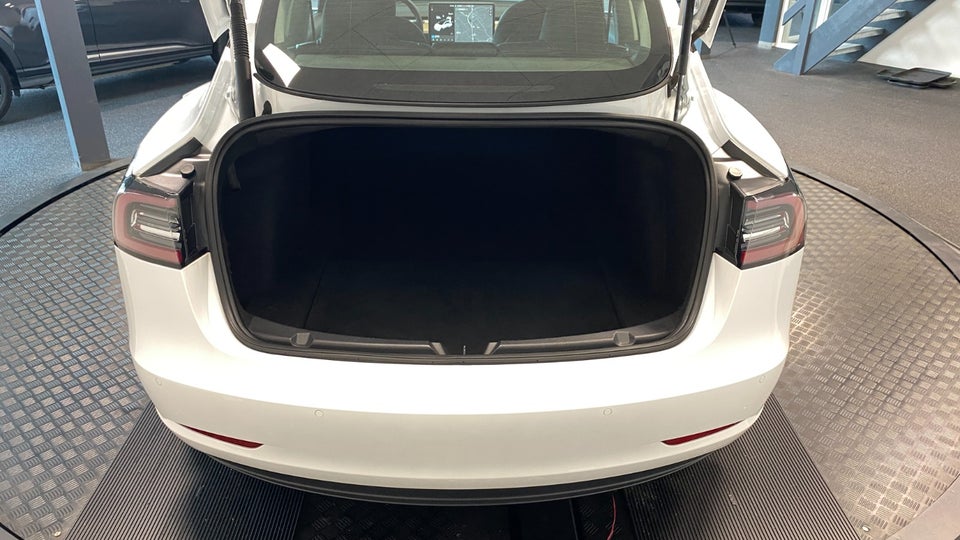 Tesla Model 3 Standard Range+ RWD 4d