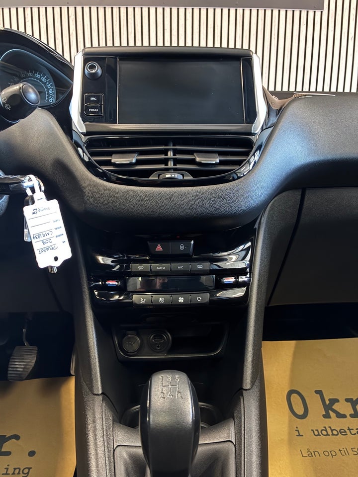 Peugeot 208 1,2 VTi 82 Allure Sky 5d