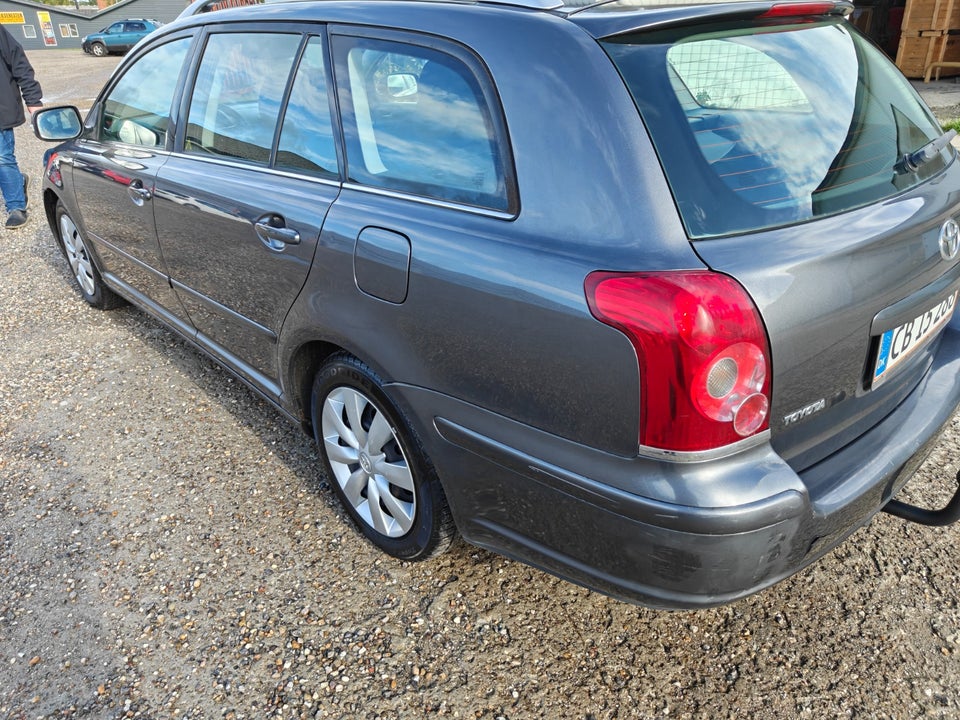 Toyota Avensis 2,0 D-4D Sol stc. 5d