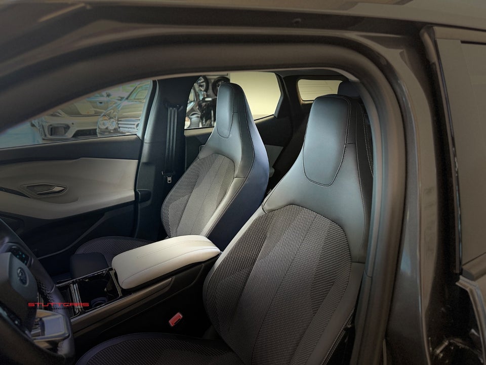 Ford Explorer 77 Select Extended Range 5d