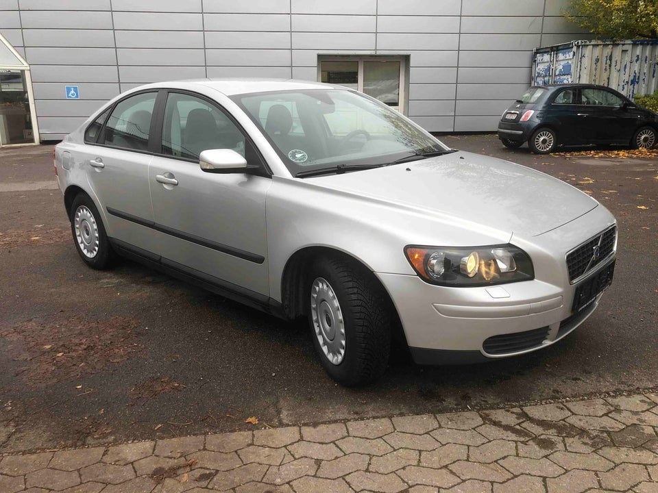 Volvo S40 1,8  4d