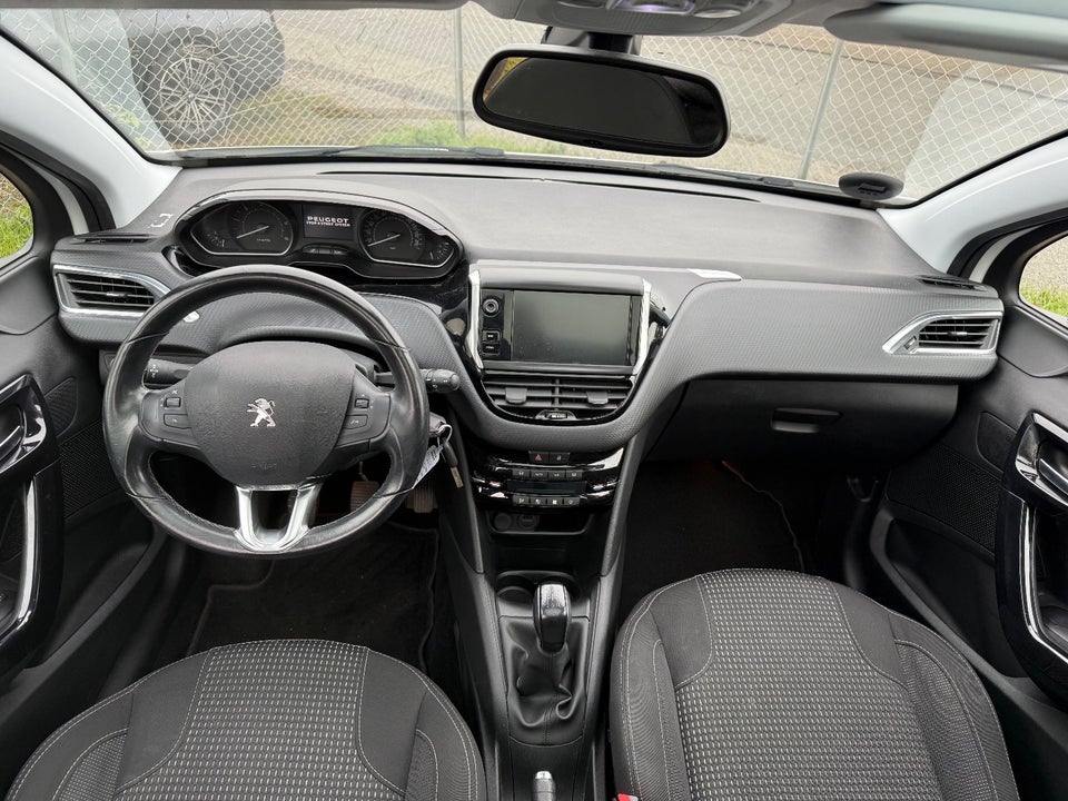 Peugeot 208 1,5 BlueHDi 100 Allure Sky 5d