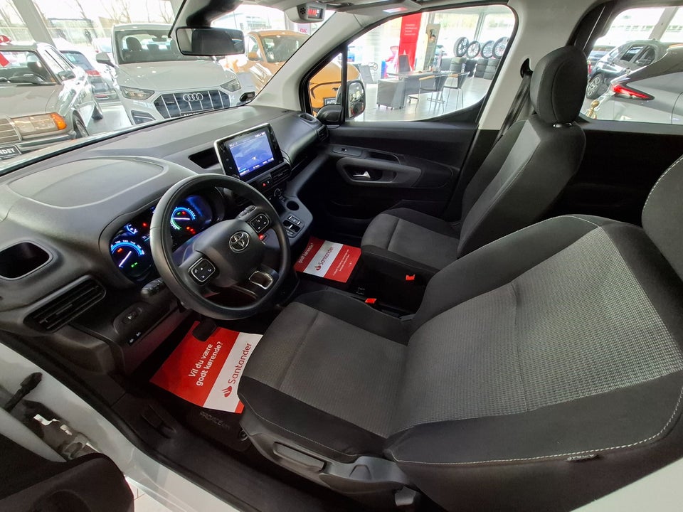 Toyota ProAce City Verso 50 Medium Family 5d