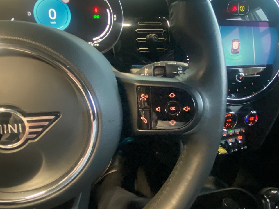 MINI Cooper SE Essential 3d