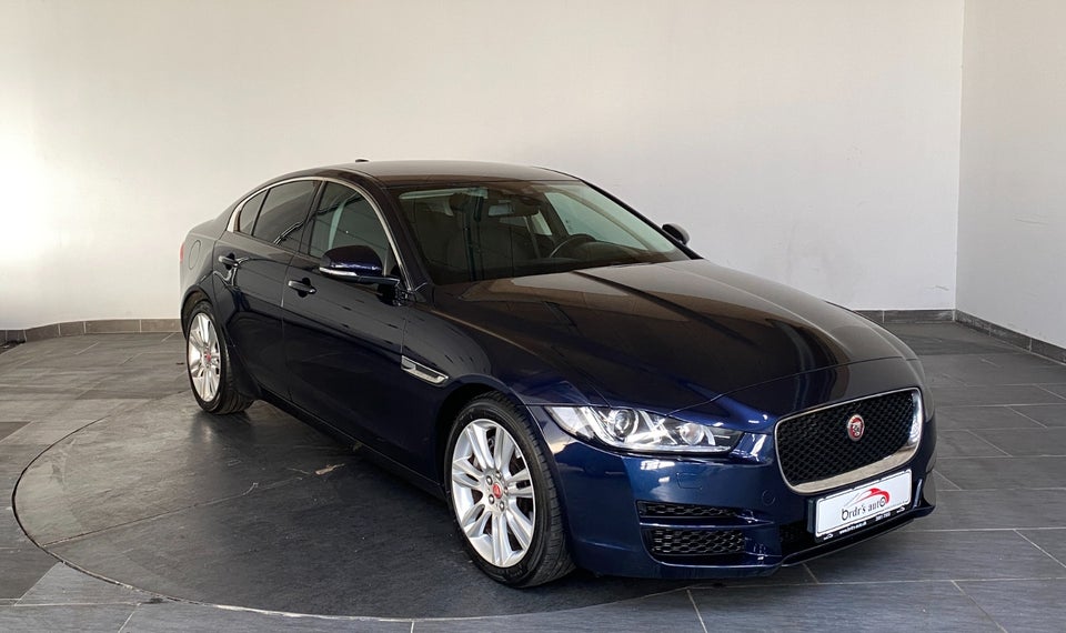 Jaguar XE 2,0 P200 Pure aut. 4d