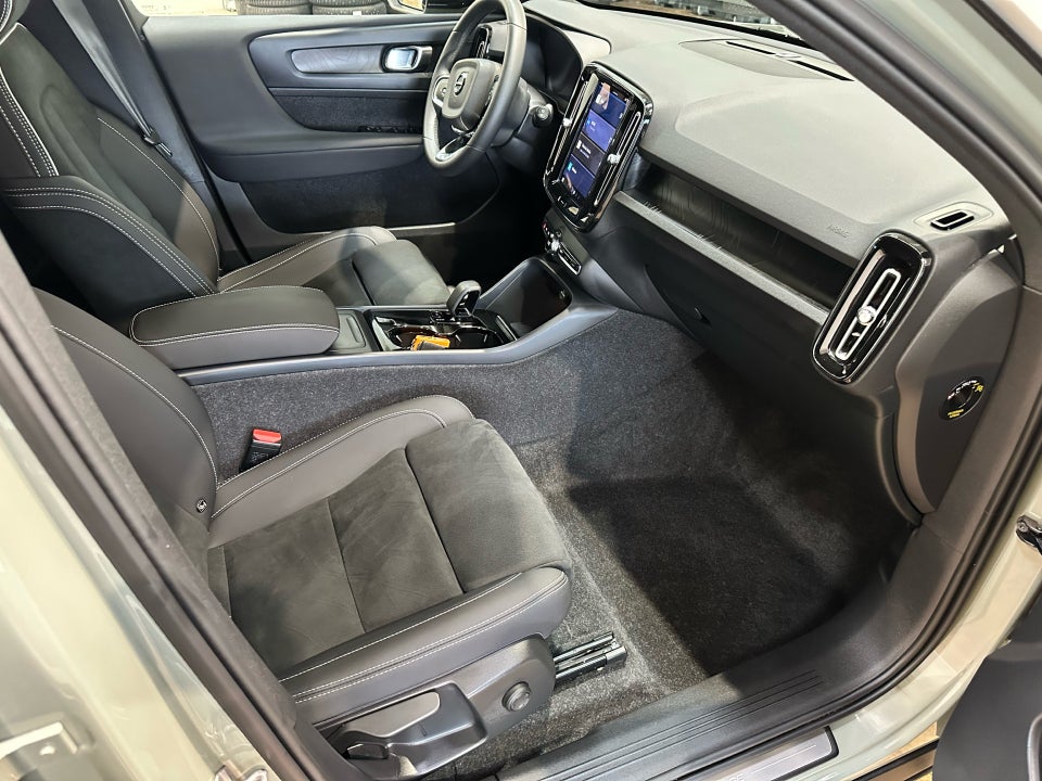 Volvo XC40 ReCharge Extended Range Plus 5d