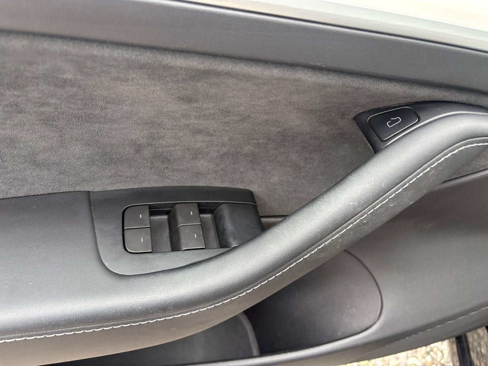 Tesla Model 3 RWD 4d