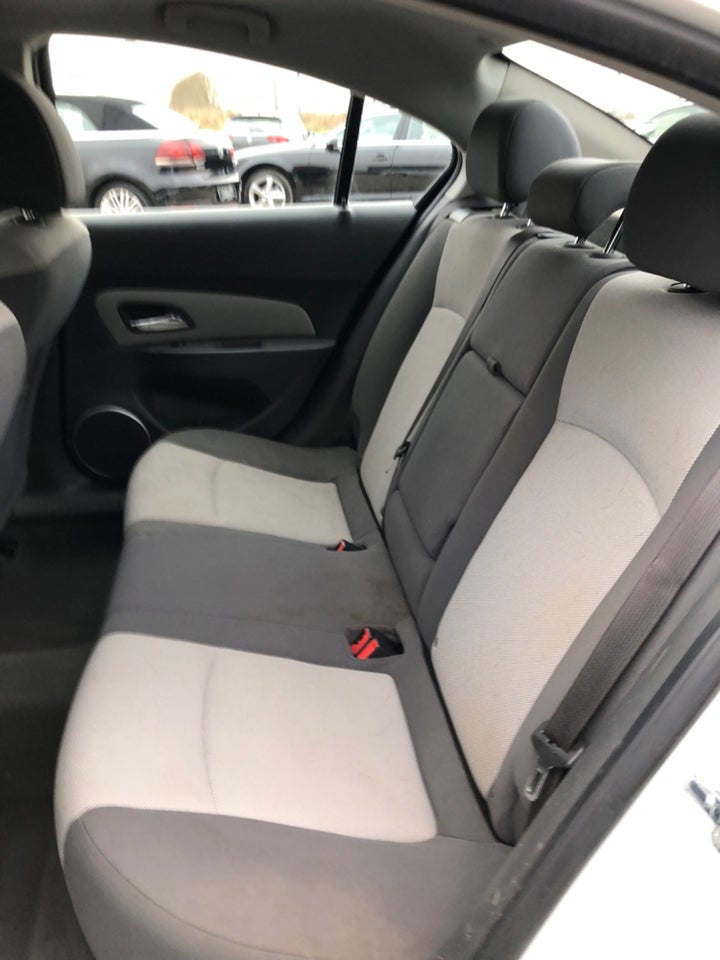 Chevrolet Cruze 1,8 LS 4d