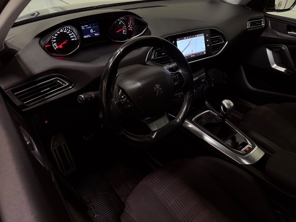 Peugeot 308 1,5 BlueHDi 130 Allure+ Sky SW 5d