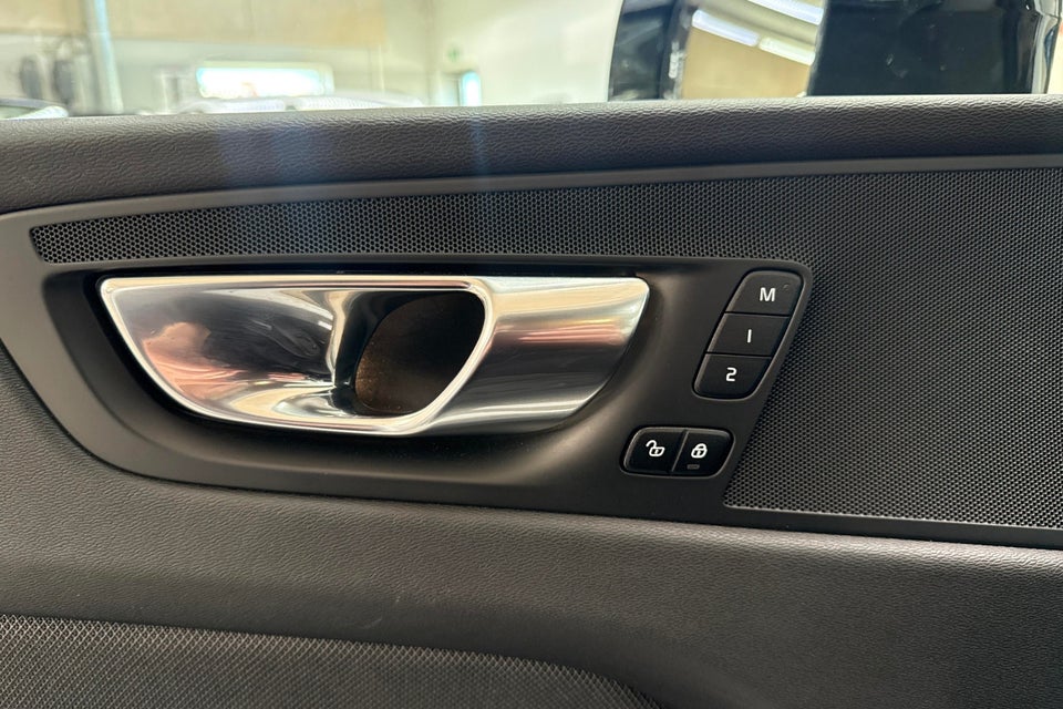 Volvo XC60 2,0 T6 ReCharge R-Design aut. AWD 5d