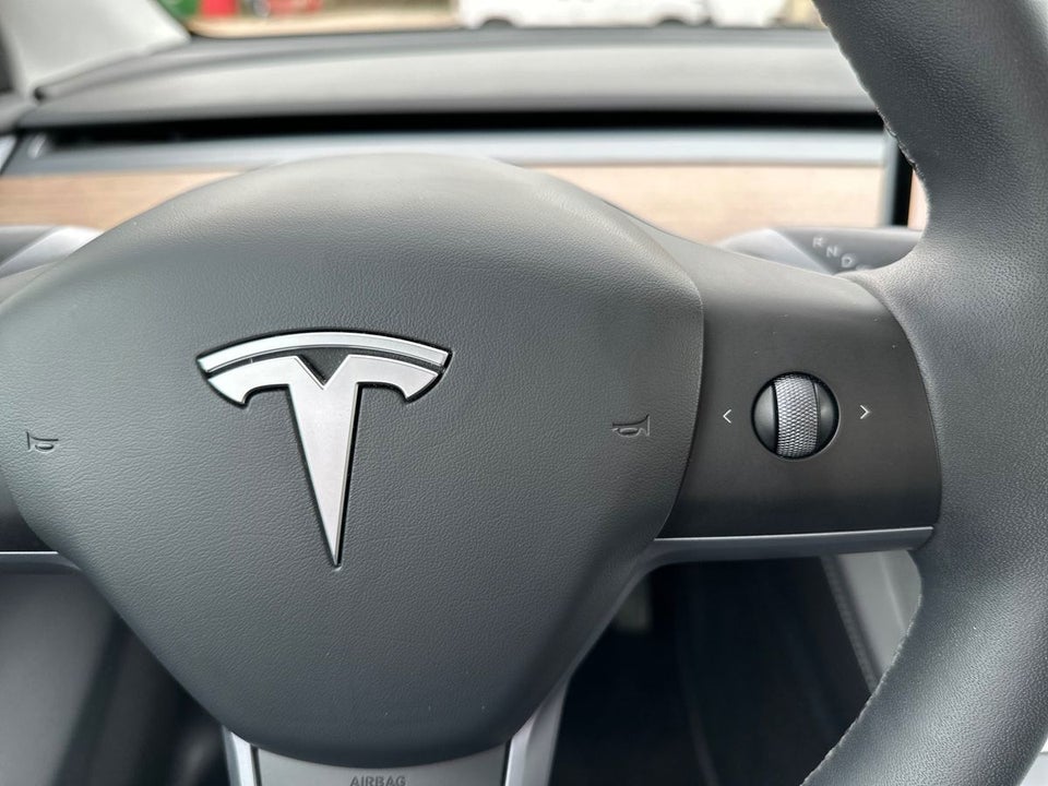 Tesla Model Y Long Range AWD 5d