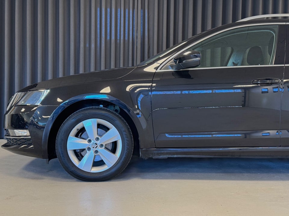 Skoda Octavia 1,6 TDi 115 Ambition Combi DSG 5d