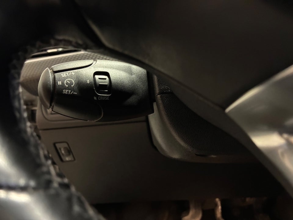 Peugeot 2008 1,2 e-THP 110 Desire Sky 5d