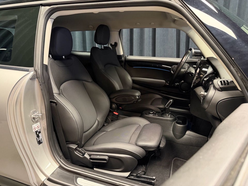 MINI Cooper SE Essential 3d