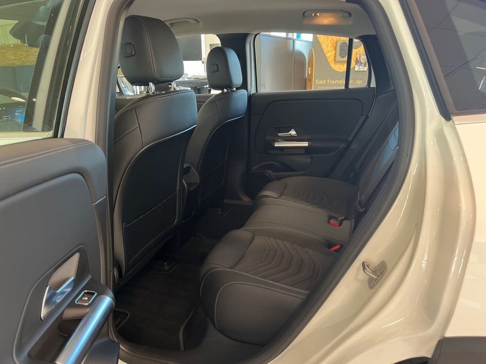 Mercedes EQA300 Progressive Advance 4Matic 5d