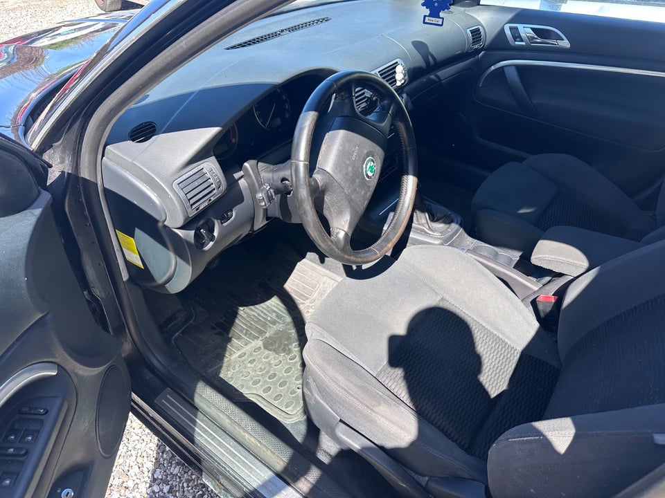 Skoda Superb 2,0 TDi Comfort 4d
