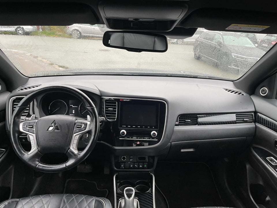 Mitsubishi Outlander 2,4 PHEV Instyle CVT 4WD 5d