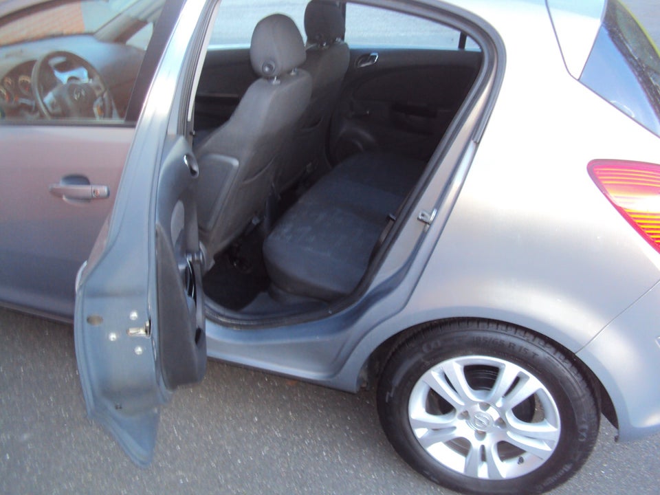 Opel Corsa 1,2 16V Cosmo 5d