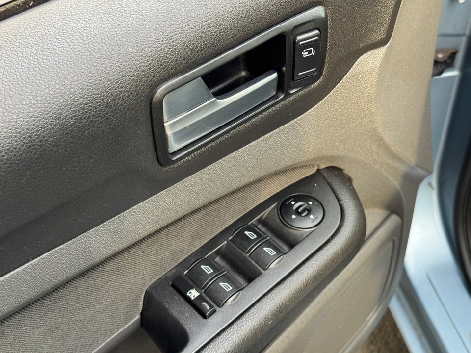 Ford Focus 1,6 Ti-VCT Ghia stc. 5d