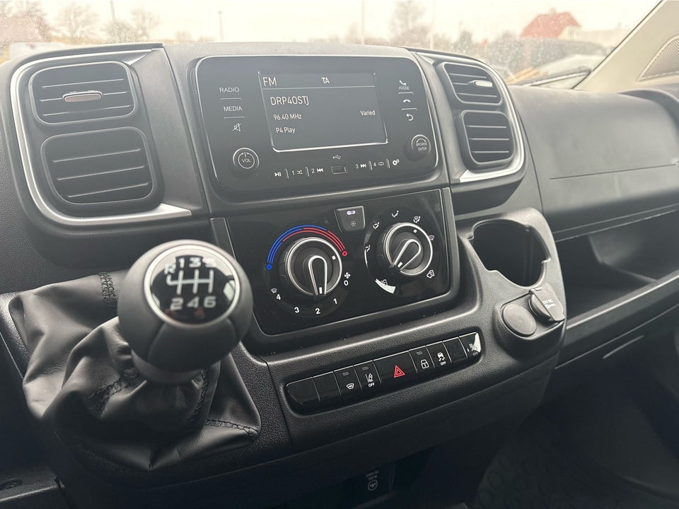 Peugeot Boxer 333 2,2 BlueHDi 140 L2H2 Premium