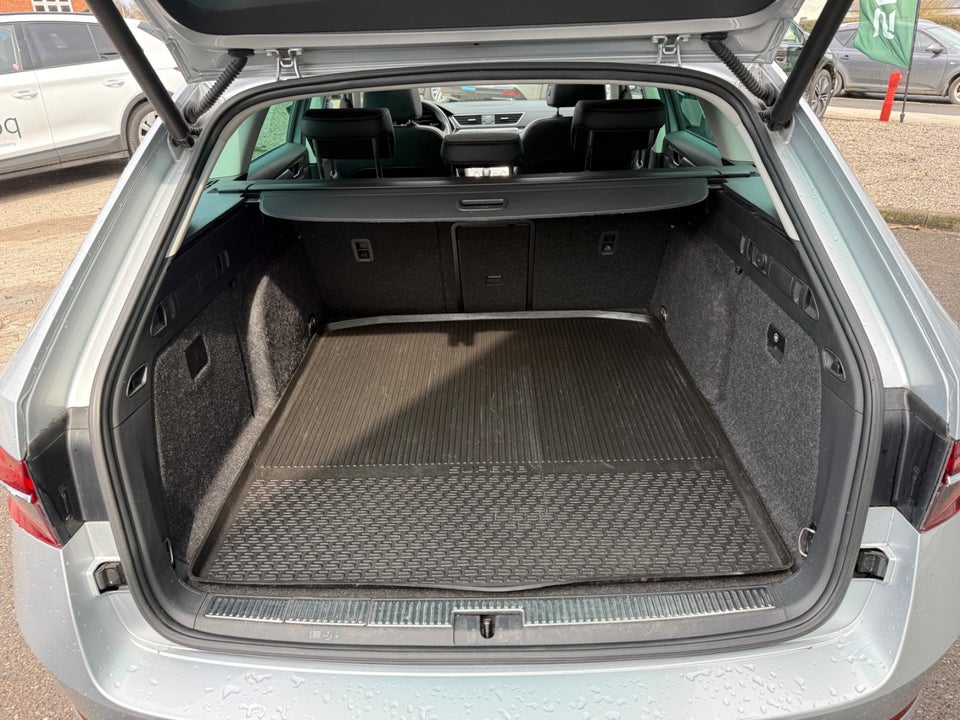 Skoda Superb 1,4 TSi iV Business Executive Combi DSG 5d