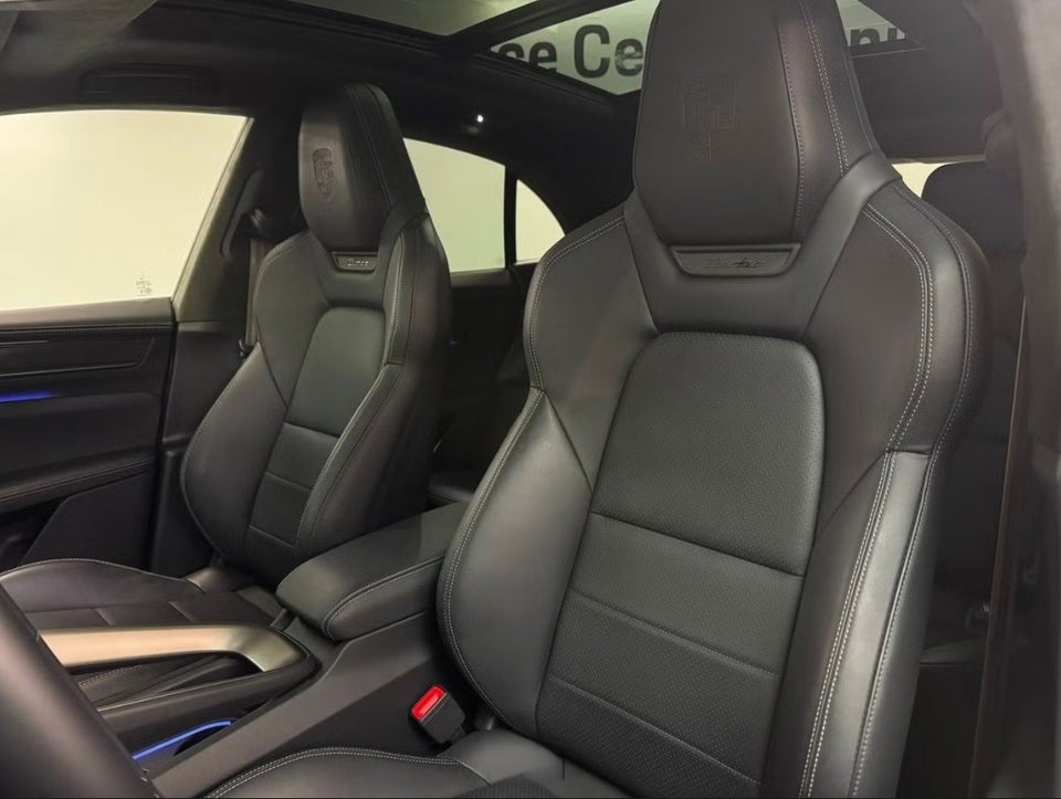 Porsche Macan Turbo 5d