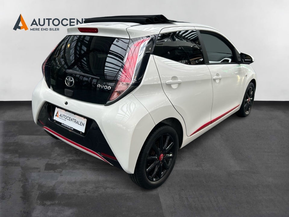 Toyota Aygo 1,0 VVT-i x-wave Sky 5d