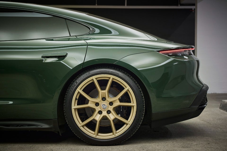 Porsche Taycan GTS Performance+ 4d