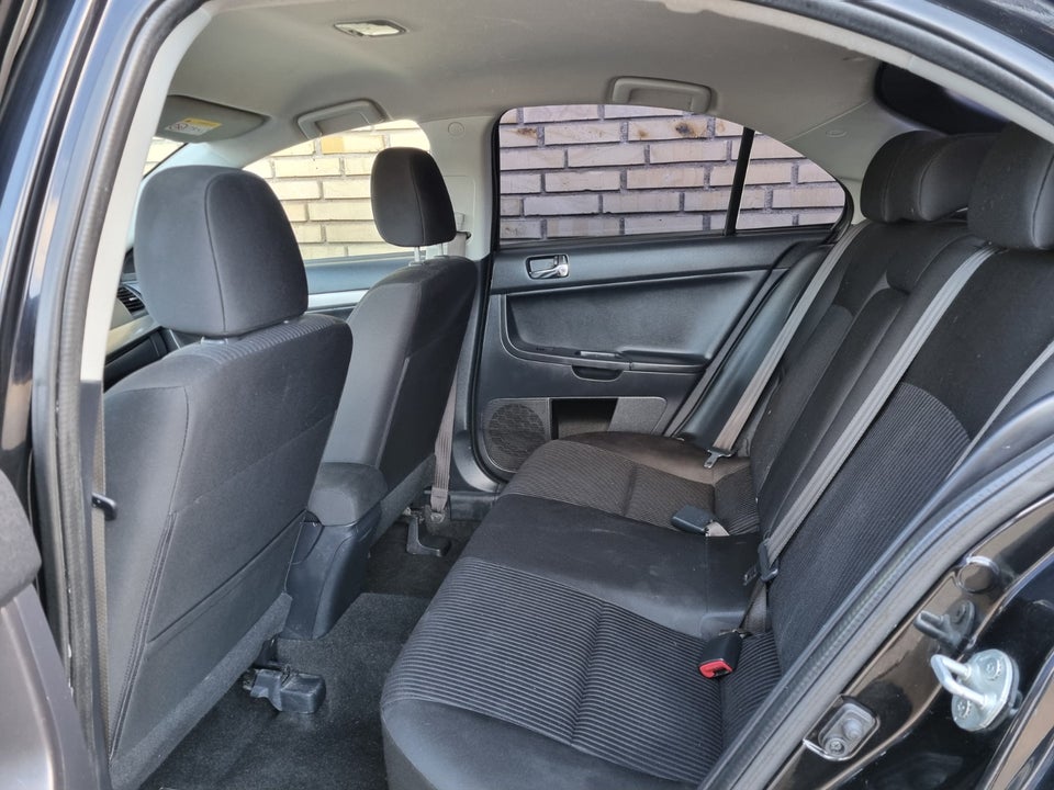 Mitsubishi Lancer 1,6 Invite SportBack 5d