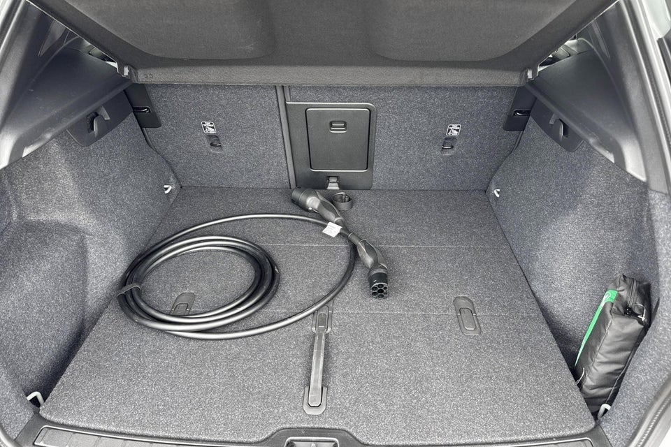 Volvo EX40 Standard Range Plus 5d