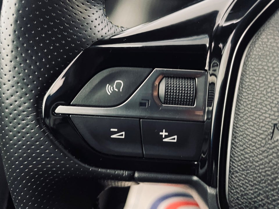Peugeot e-208 50 GT Pack 5d