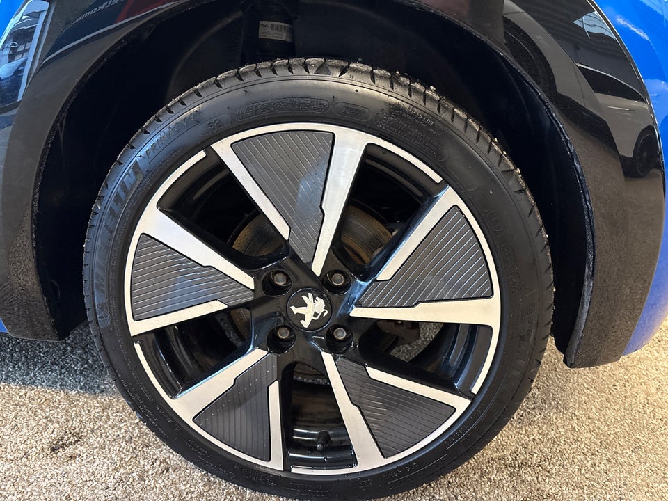 Peugeot e-208 50 GT Sky 5d