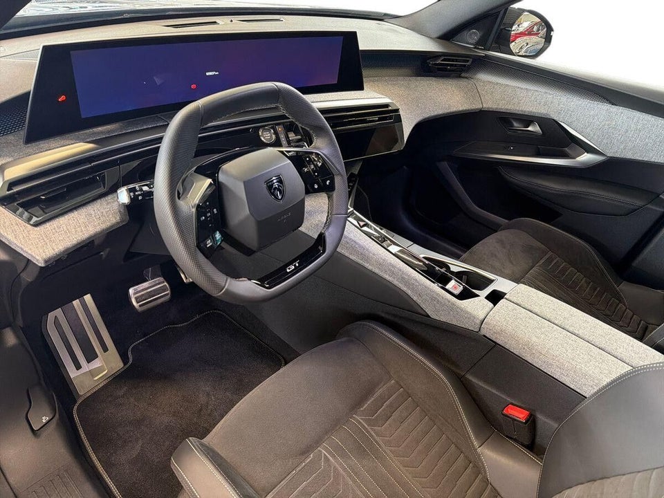 Peugeot e-3008 77 GT Pack 5d