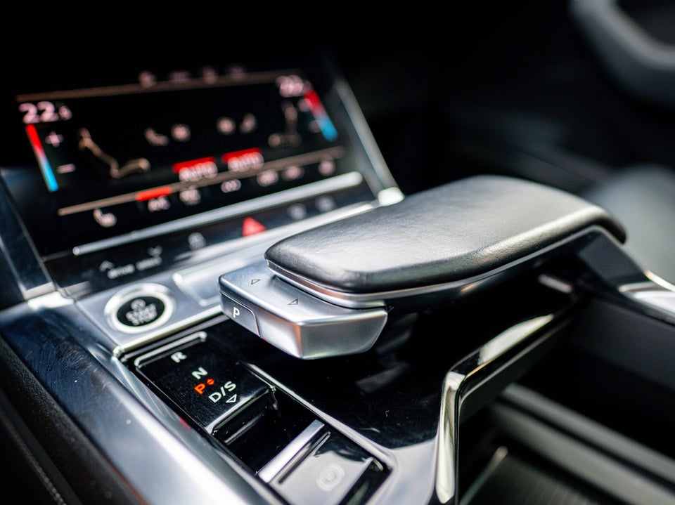 Audi e-tron 55 S-line quattro 5d