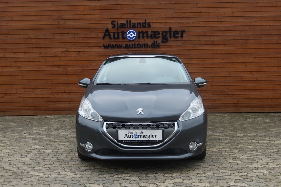 Peugeot 208 1,2 VTi Allure Sky 5d