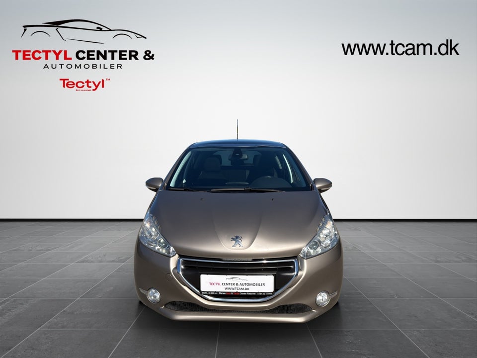 Peugeot 208 1,2 VTi Allure Sky 5d