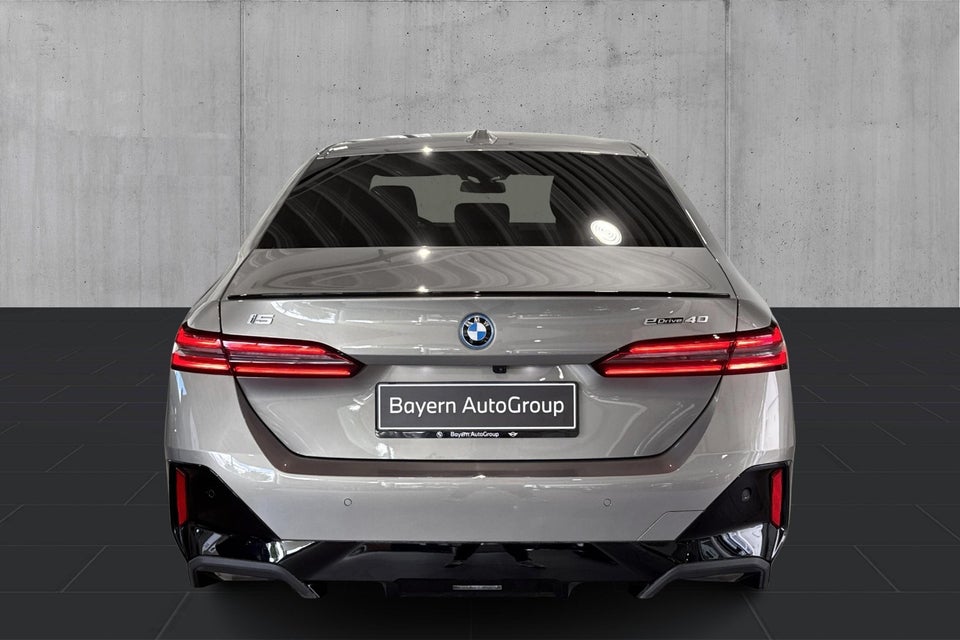 BMW i5 eDrive40 Fully Charged M-Sport 4d