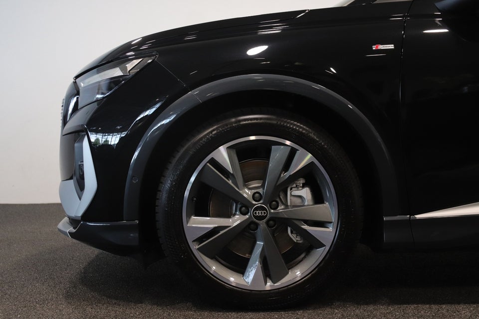 Audi Q4 e-tron 40 S-line 5d