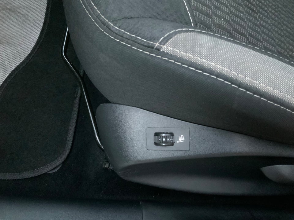 Peugeot 208 1,2 VTi 82 Allure Sky 5d