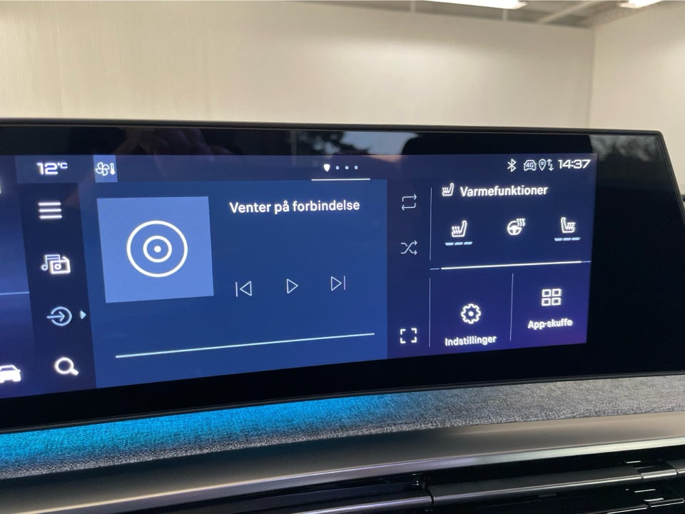 Peugeot e-3008 77 GT Pack 5d