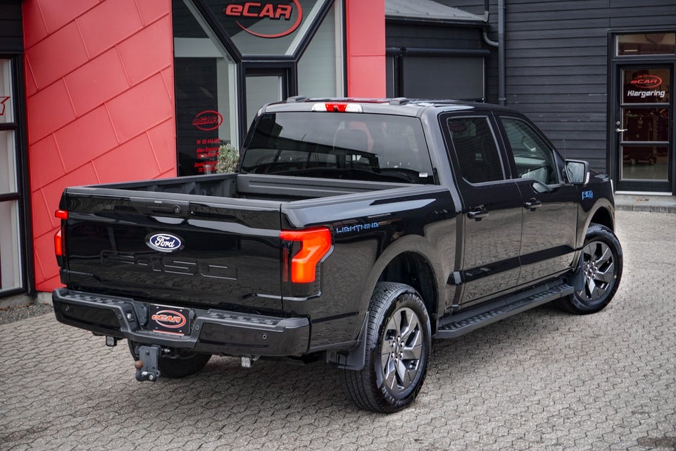 Ford F-150 123 Lightning Flash Extended Range 4d