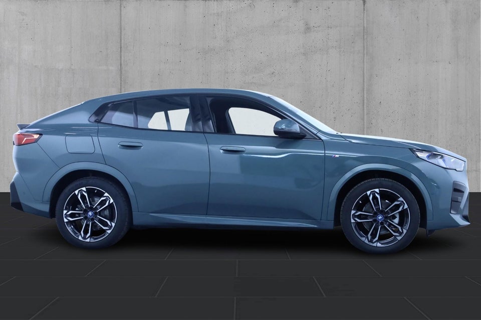 BMW iX2 eDrive20 M-Sport 5d