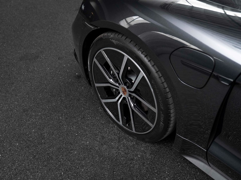 Porsche Taycan Performance+ Black Edition 4d