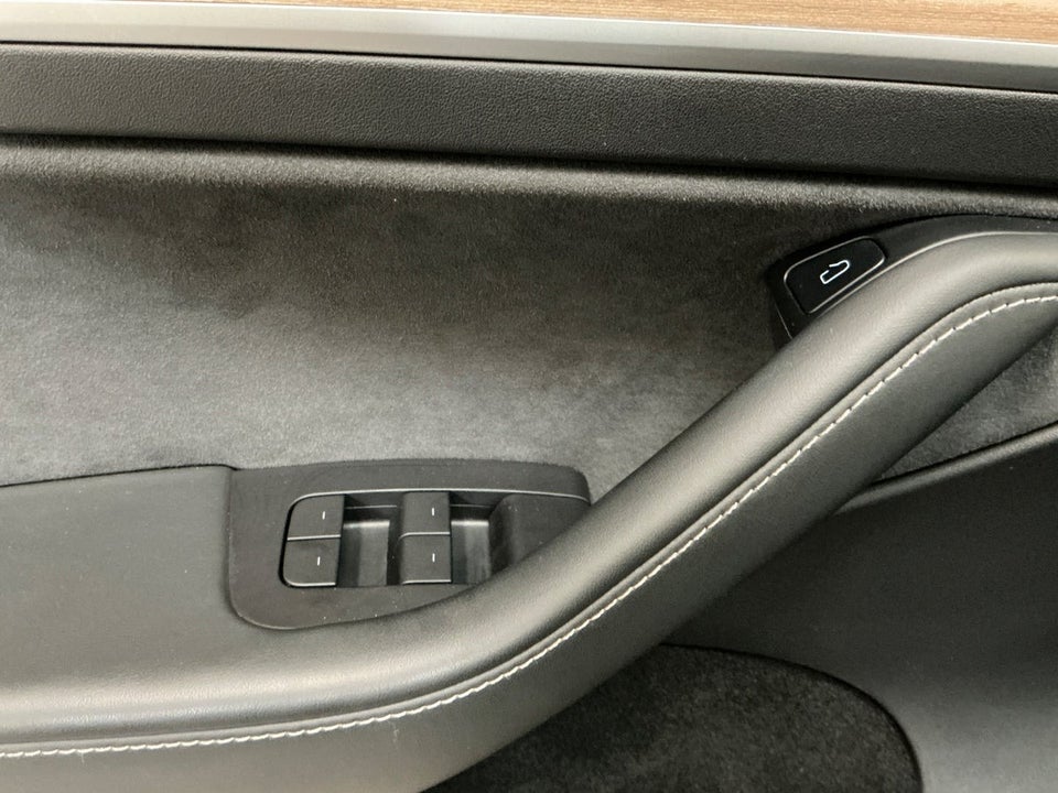 Tesla Model Y Long Range AWD 5d