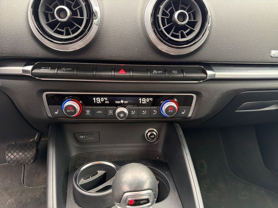 Audi A3 30 TDi Sport Limited Sportback S-tr. 5d