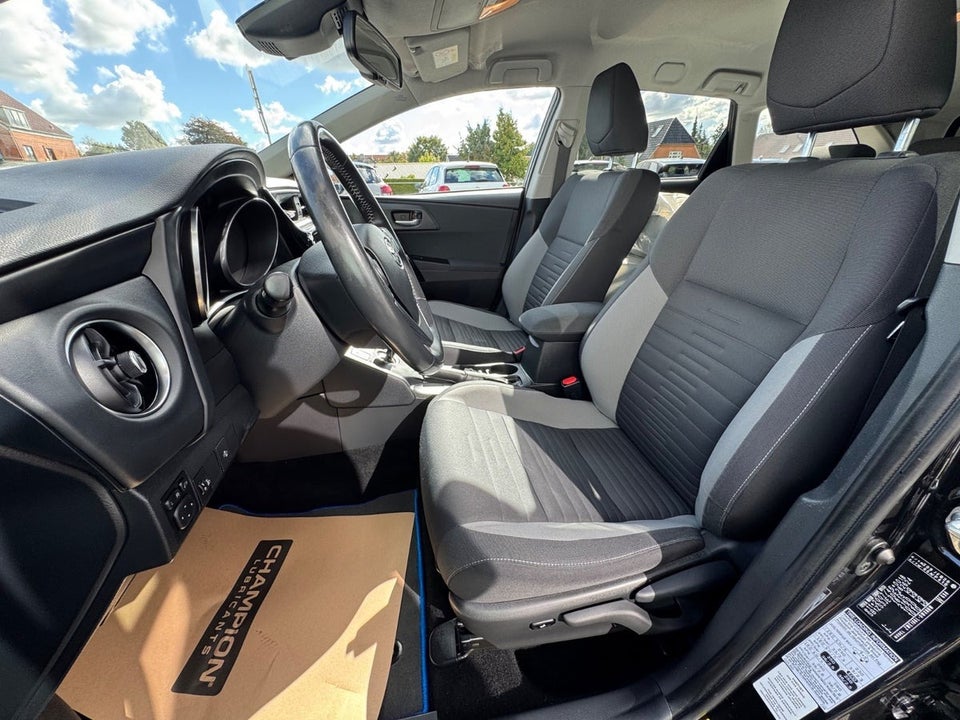 Toyota Auris 1,8 Hybrid H2 Comfort Touring Sports CVT 5d